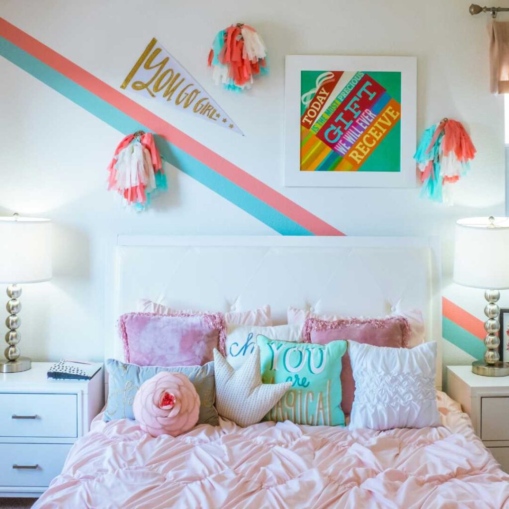 A children bedroom with soft pink bedding and pillows