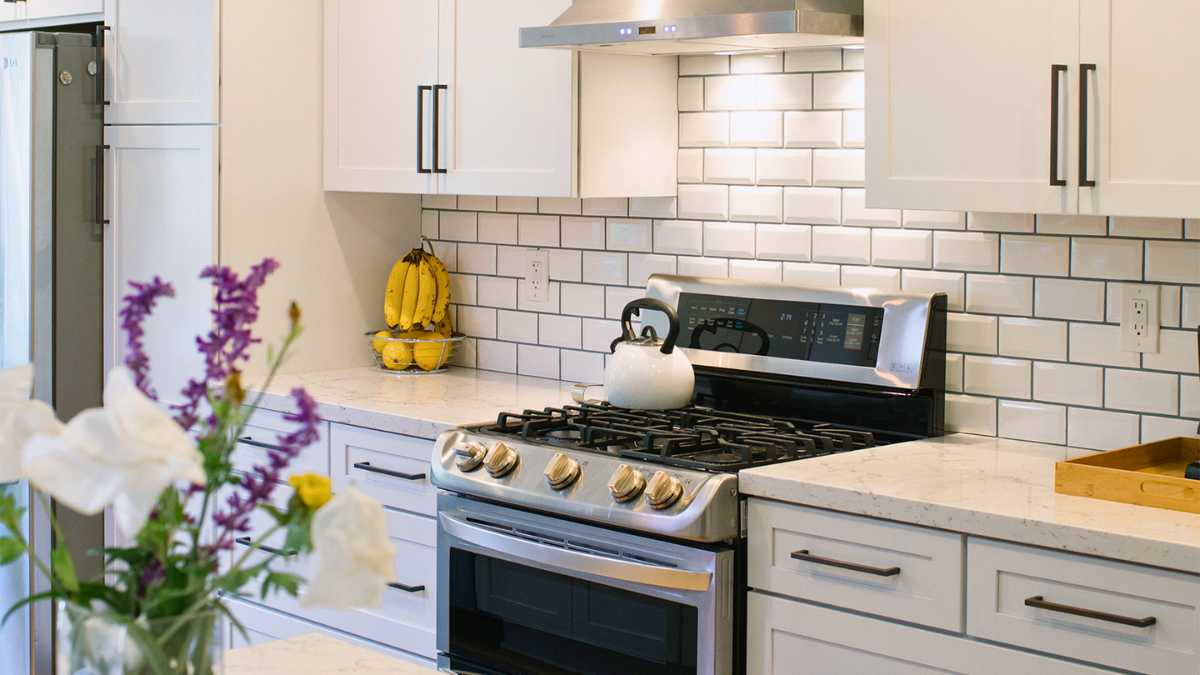 a kitchen with subway tile as backsplash