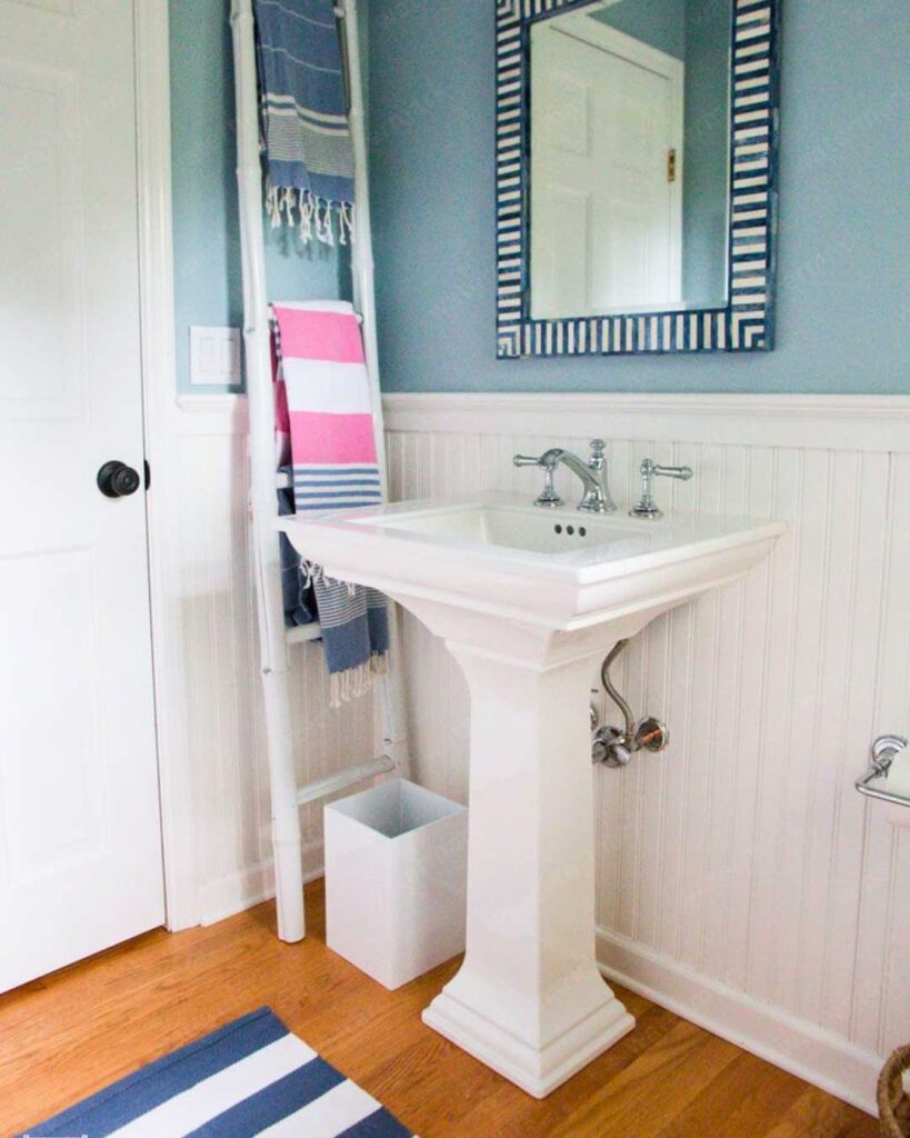 bathroom with pedestal sink