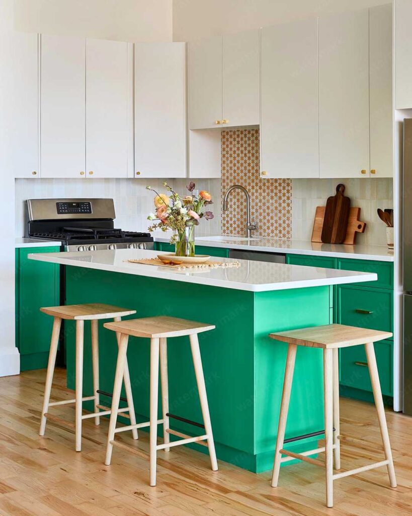 two toned kitchen cabinet design with upper and lower contrast