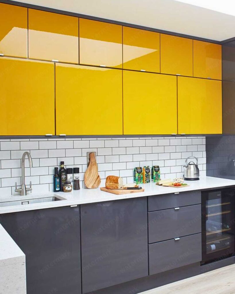 two toned kitchen cabinet design with upper and lower contrast